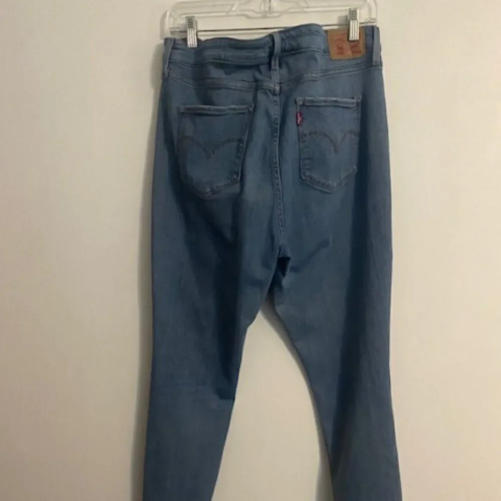 Levi's 721 High-rise distressed 5 pocket skinny jeans, size 34